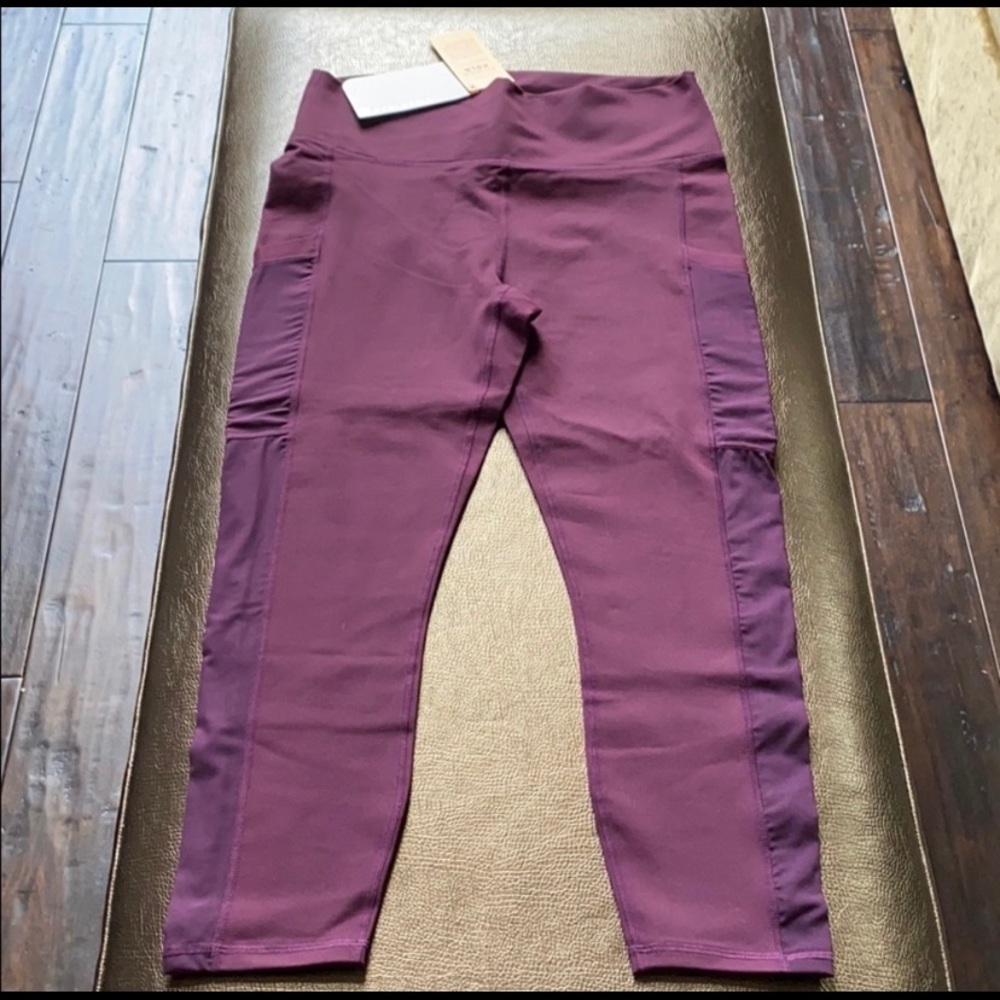 NWT- Fabletics Leggings